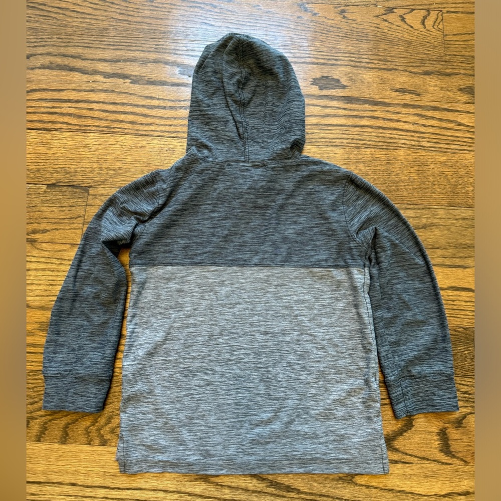 Under Armour hooded grey performance shirt, size 4 - Picture 2 of 2